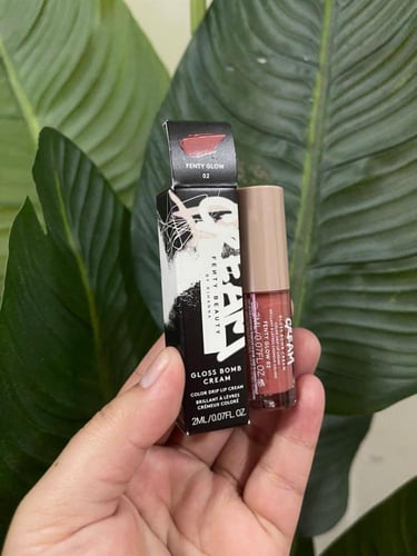 قلوس فنتي بيوتي ميني ٢ مل - FENTY GLOW 02