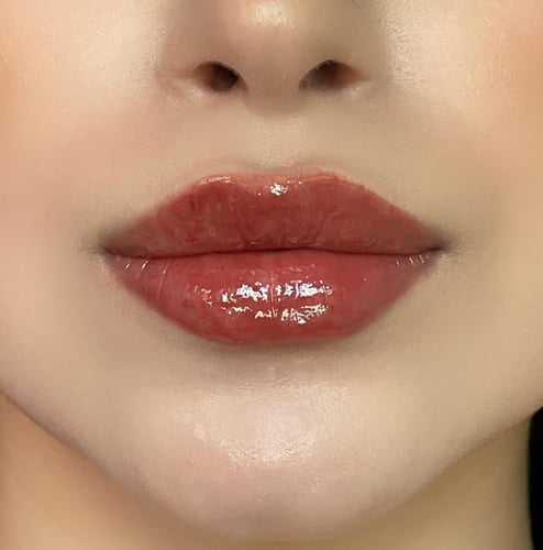 مرطب شفاه لوكا بلون