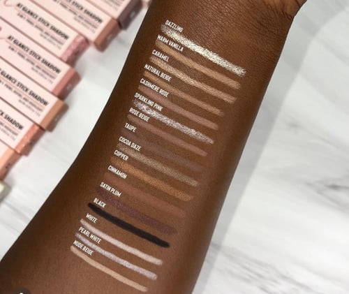 قلم شدو كريمي مويرا - AT GLANCE STICK SHADOW