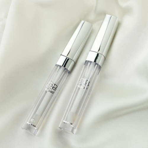 ملمع شفاه من نورة بو عوض - شفاف