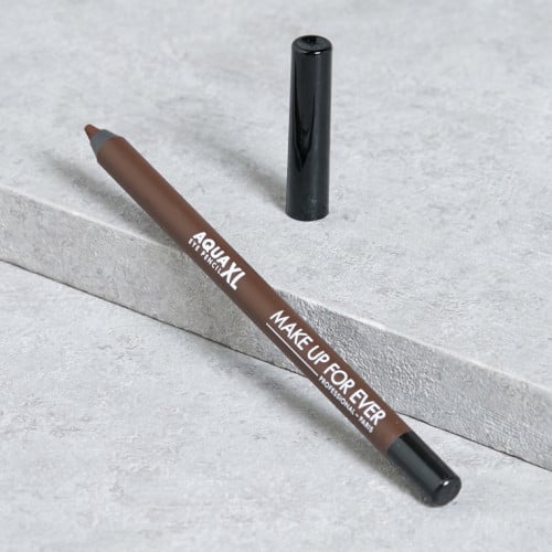 كحل بني ميك اب فور ايفر -02