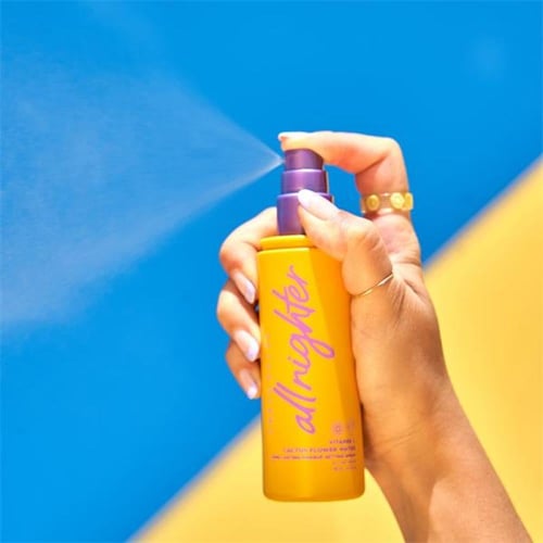 بخاخ مثبت مكياج اربنديكي بفيتامين سي - 118ml