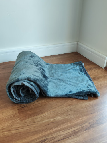 بطانية خفيفة نفرين رمادي غامق