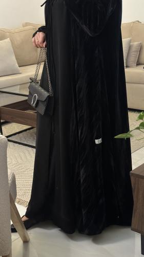 عباية مخمل أسود