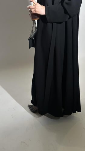 عباية تربل كلوش أسود