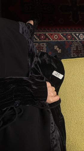 عباية مخمل أسود