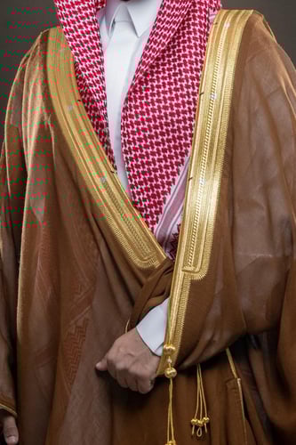 بشت ملكي لون اشقر