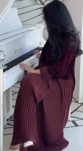 عباية شتوية مخمل عنابي ملكي