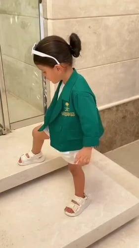 جاكت الاخضر بشكل انيق