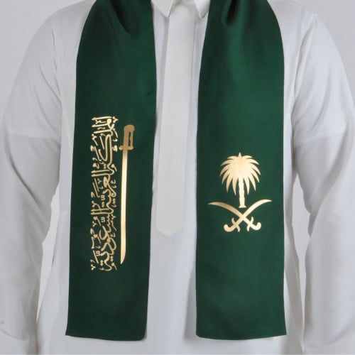 وشاح اليوم الوطني السيف مع شعار السيفين والنخلة