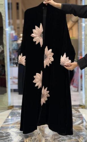 عباية بتصميم الورد