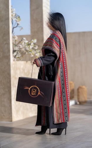 بشت نسائي جوخ شتوي مطرز بسدو مع شال