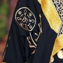 بشت يوم التأسيس مع هامة الراس بالاسم