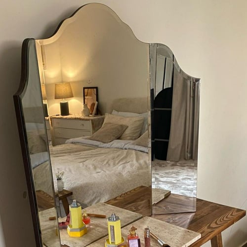 مرايا ذو جوانب ثلاثية.