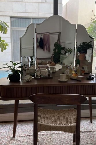 مرايا ذو جوانب ثلاثية.