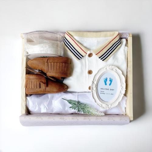 هدية مولود بقطعة أنيقة