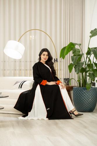 عباية سوداء بكسرات جانبيه اوف وايت