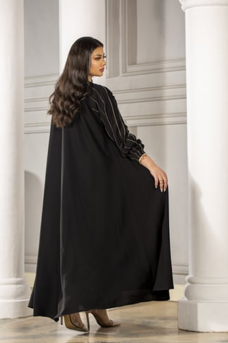 عباية كلوش بتطريز بيج باكمام زم