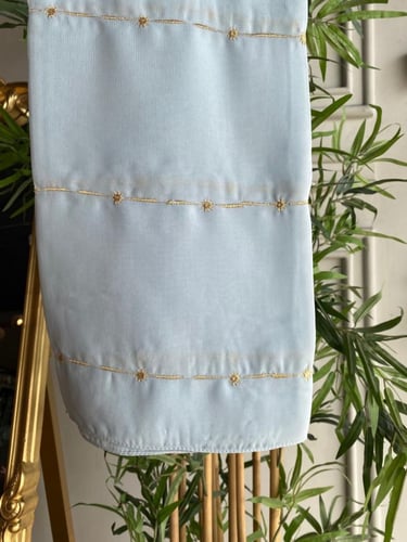 طرحة شيفون سماوي بتطريز ذهبي