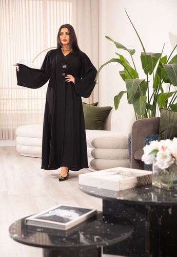 عباية اسود نص كلوش بكسرات اسود