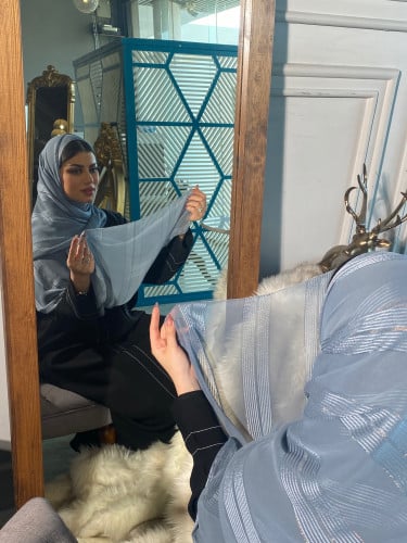 طرحة سماوي مخططة