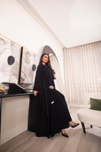 ‎‏‎عباية اسود بتطريز فضي