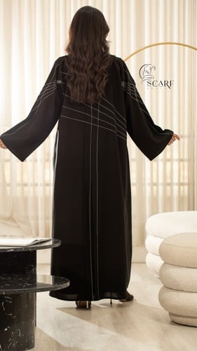 عباية نص كلوش بتطريز أبيض