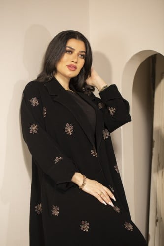 عباية بتطريز خاص