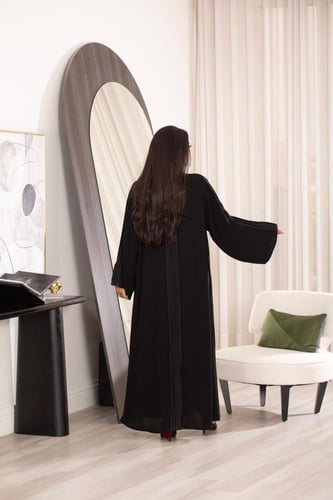 عباية اسود نص كلوش بكسرات ابيض