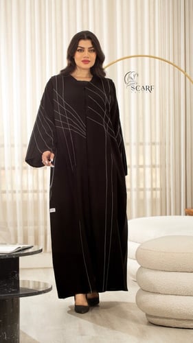 عباية نص كلوش بتطريز أبيض