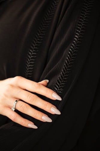 كلوش اسود بكلفة مميزة