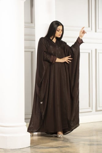 عباية بشت بني باكمام أنيقة