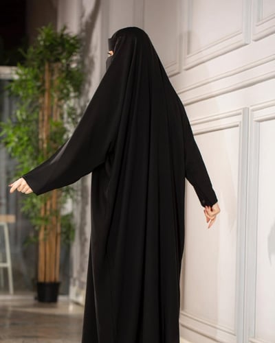 عباية على الراس بكم عادي