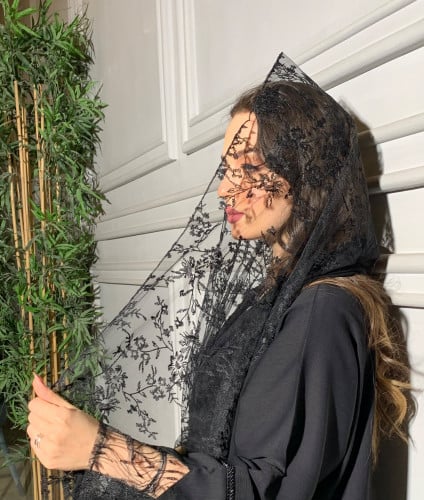 طرحة تُل اسود