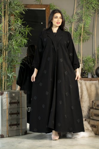 عباية اسود نص كلوش بتطريز خاص