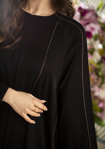 عباية كلوش بتطريز بيج