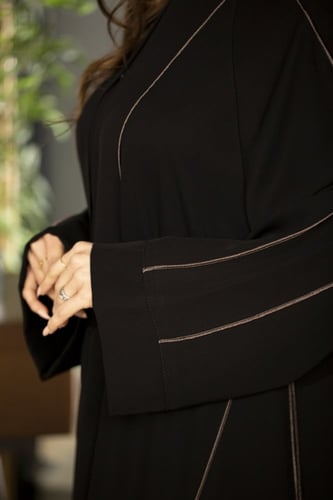 عباية كلوش بتطريز بيج