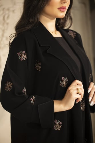 عباية بتطريز خاص