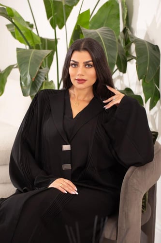 عباية اسود نص كلوش بكسرات اسود