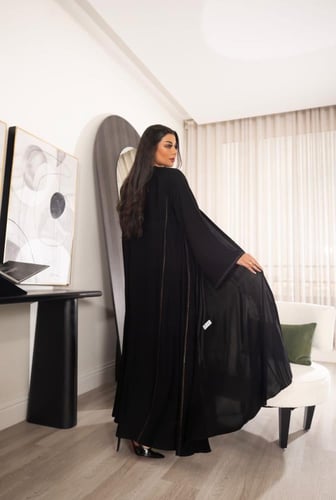 ‎‏‎عباية اسود بتطريز فضي