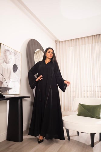 ‎‏‎عباية اسود بتطريز فضي