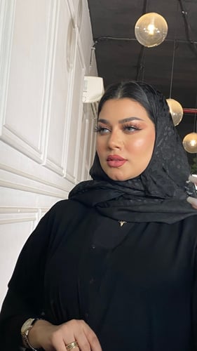 طرحة سوداء بتشجير ورد