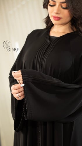عباية سوداء كلوش بشك أنيق