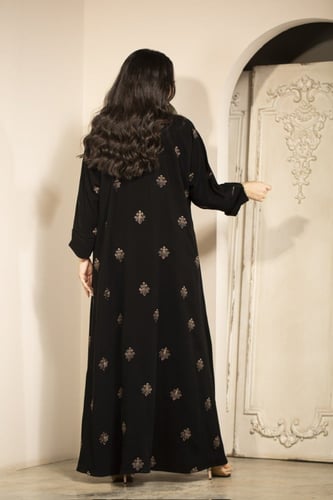 عباية بتطريز خاص