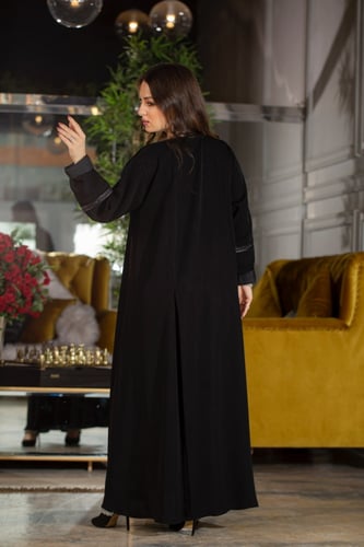 عباية بكلفة اسود