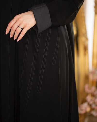عباية اسود نص كلوش
