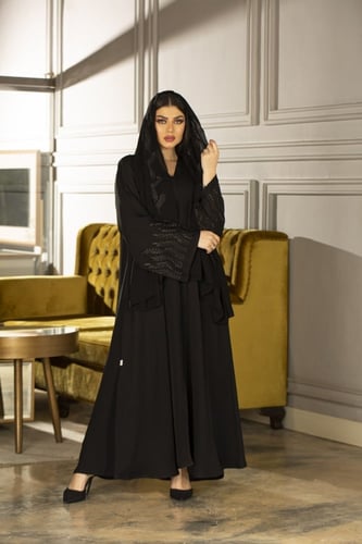عبايه بتطريز اسود