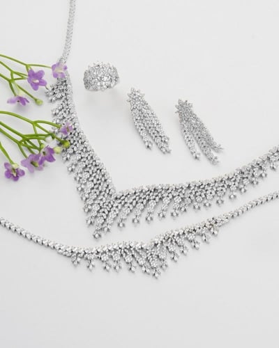 طقم نسائي زركون أنيق باللون الفضي