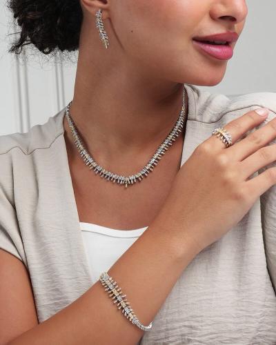 طقم نسائي زركون ساحر بلون فضي وذهبي