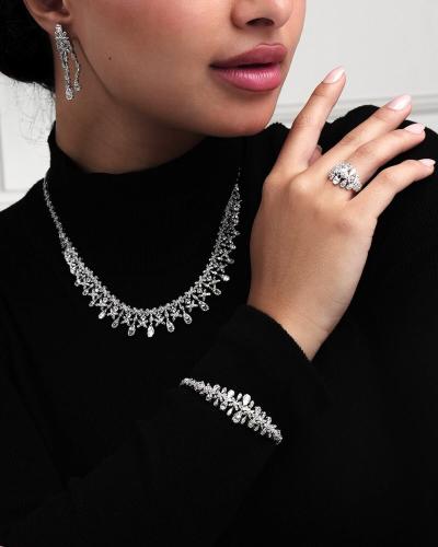 طقم نسائي زركون فريد بلون فضي